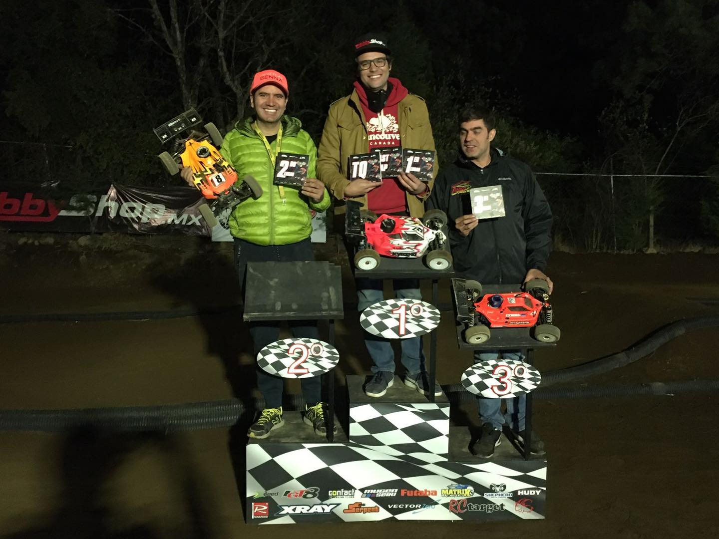 Juan Herrero gana la Nocturna de Off Road con un Kyosho MP10