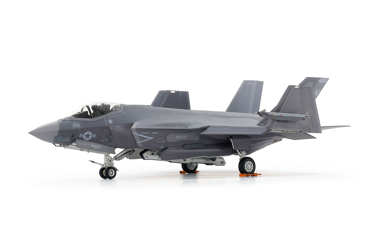 Tamiya - 1/48 Lockheed Martin F-35 C Lightning II Plastic Model Kit