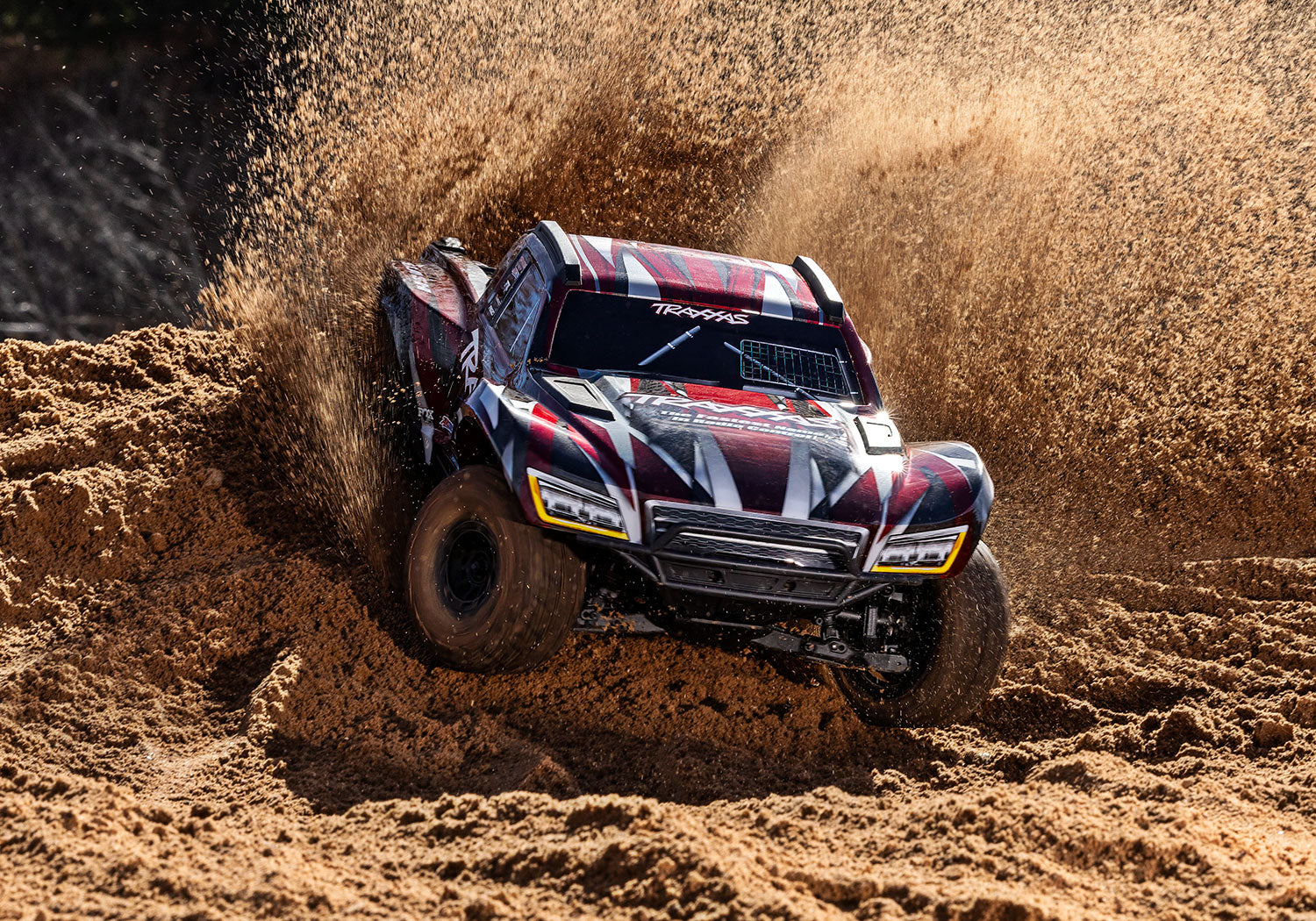 Traxxas - Maxx® Slash® 6S 1/10 RTR 4x4 Brushless Short Course Truck w/TQi™ 2.4GHz Radio & Link Module, Roja