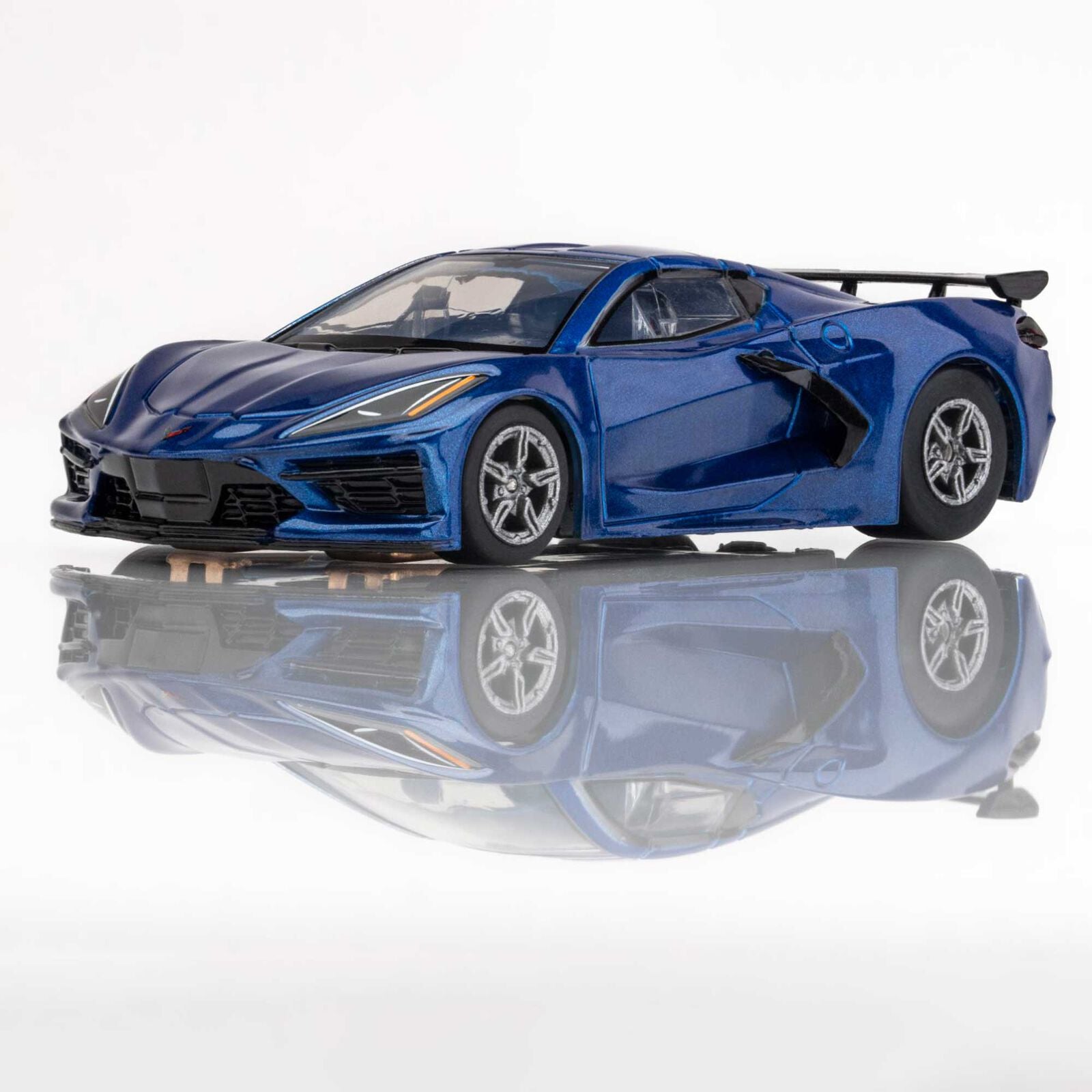AFX - Corvette C8 Slot Car, Metallic Riptide Blue, Escala 1/64