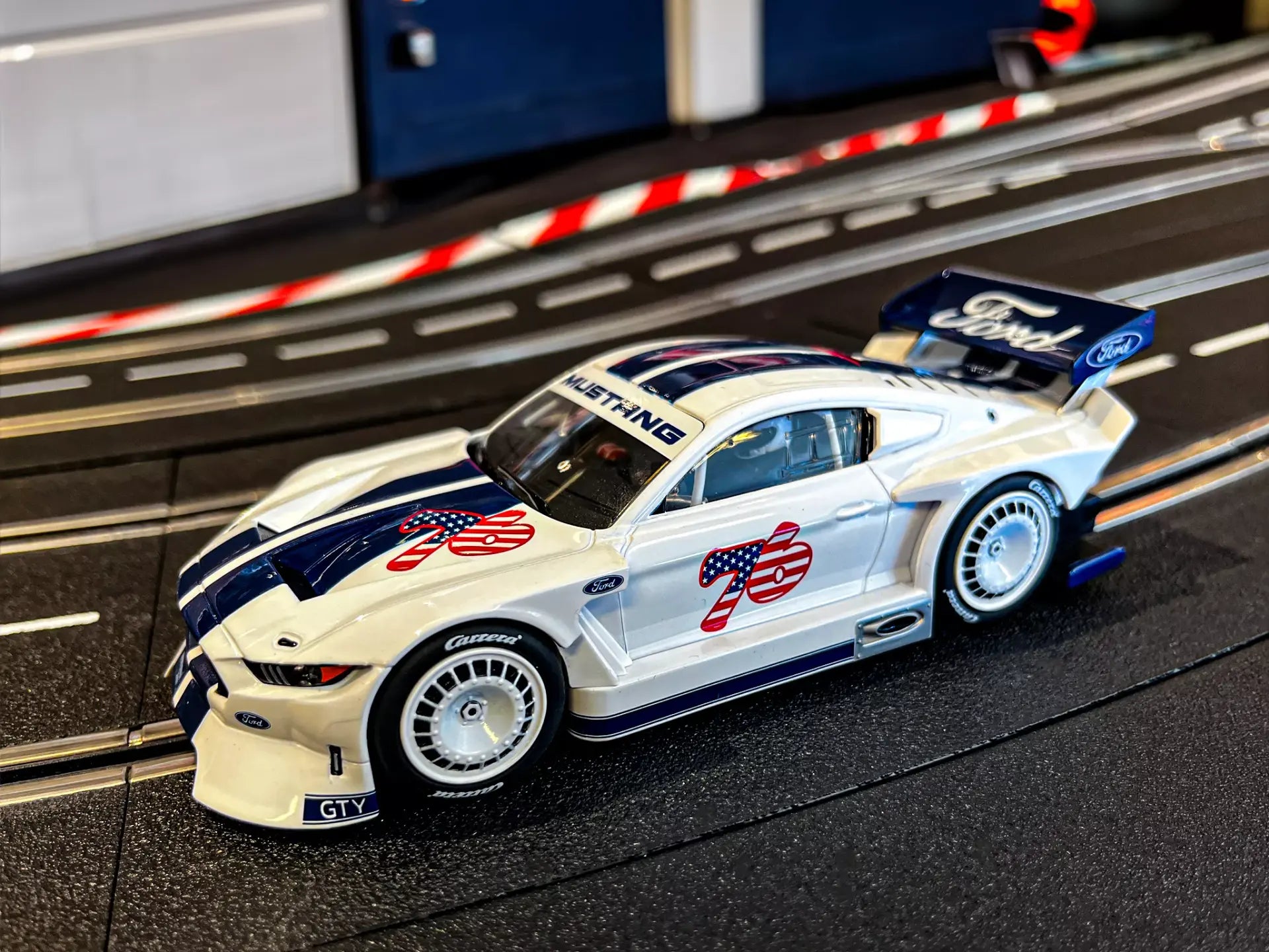 Carrera - Ford Mustang GTY "No.76" Digital, Escala 1/32