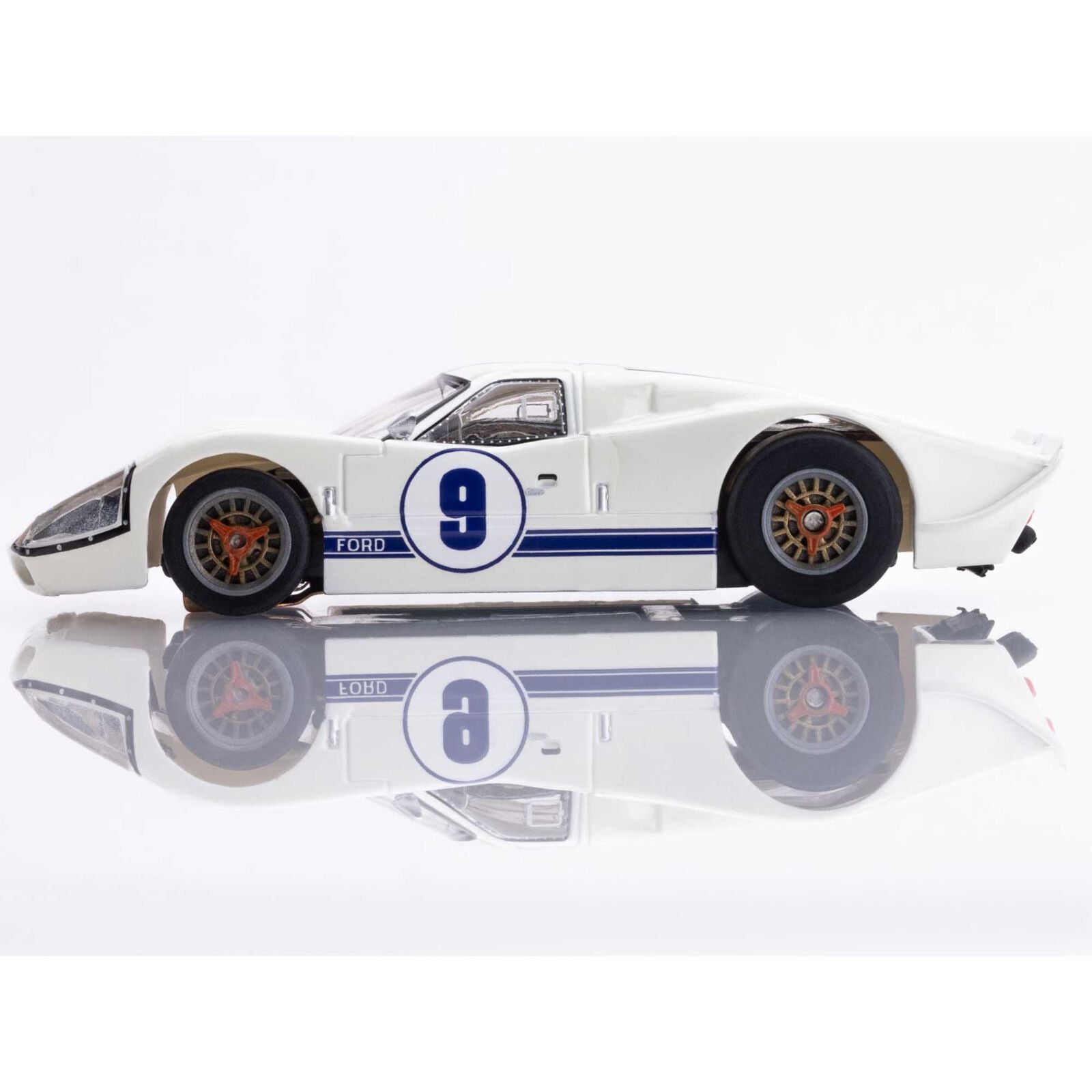 AFX - Ford GT40 Mark IV #9 Slot Car, White, Escala 1/64