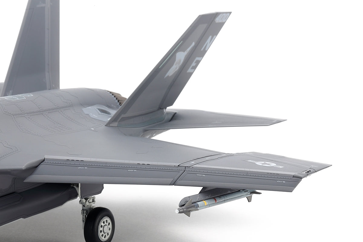 Tamiya - 1/48 Lockheed Martin F-35 C Lightning II Plastic Model Kit