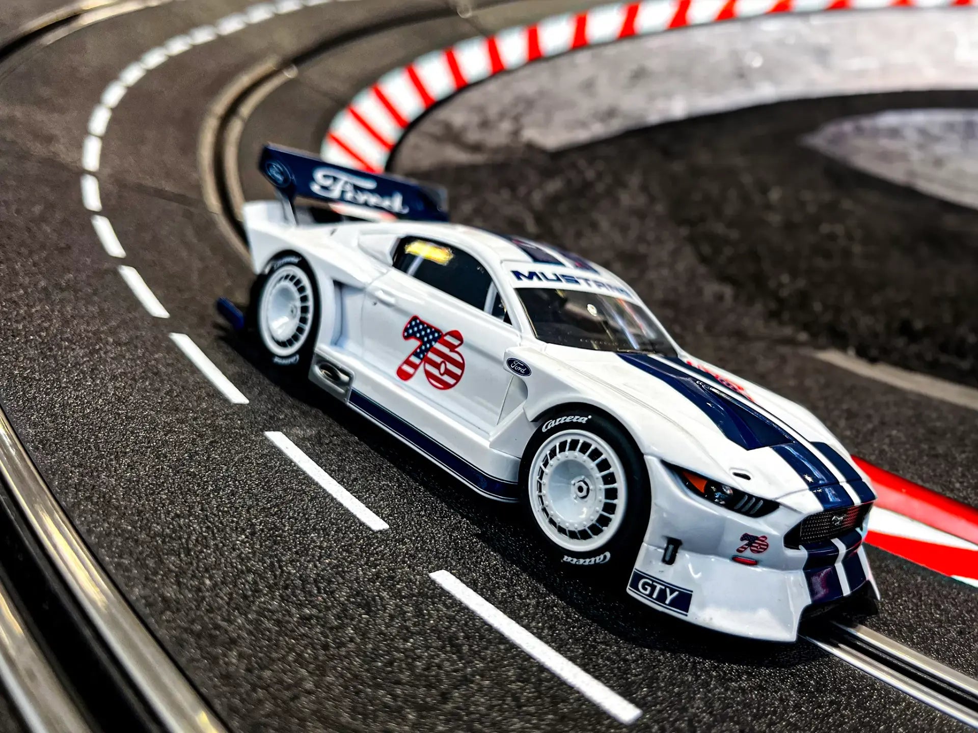 Carrera - Ford Mustang GTY "No.76" Digital, Escala 1/32