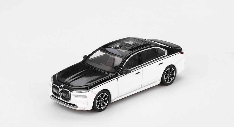Mini GT - BMW i7 xDrive60 Alpine White / Black Sapphire 1/64
