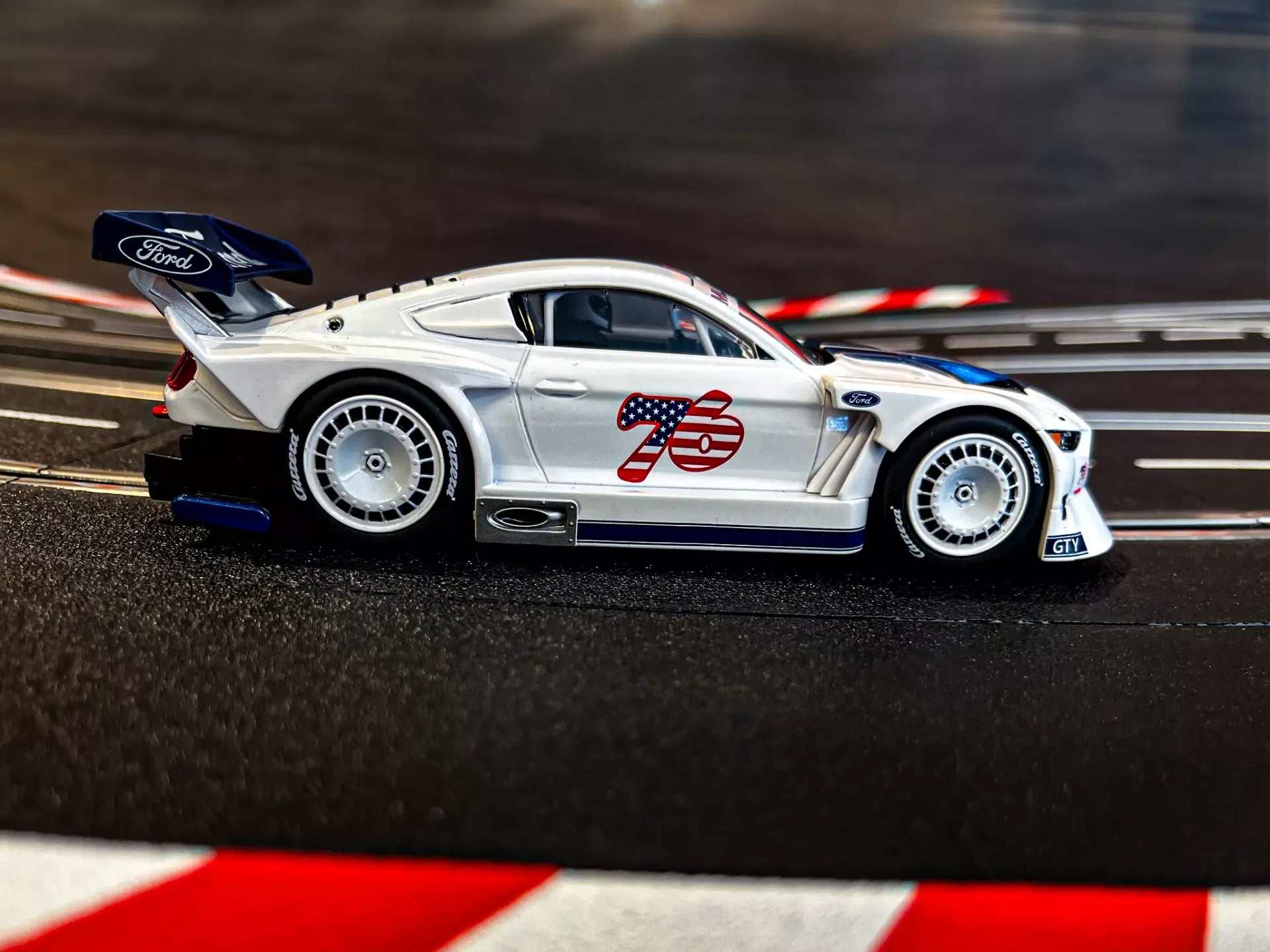 Carrera - Ford Mustang GTY "No.76" Digital, Escala 1/32