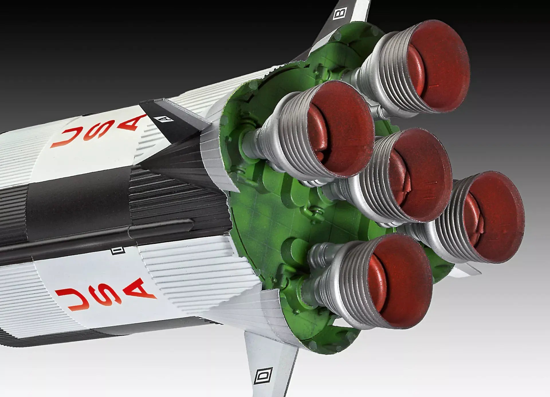 Revell - Apollo Saturn V