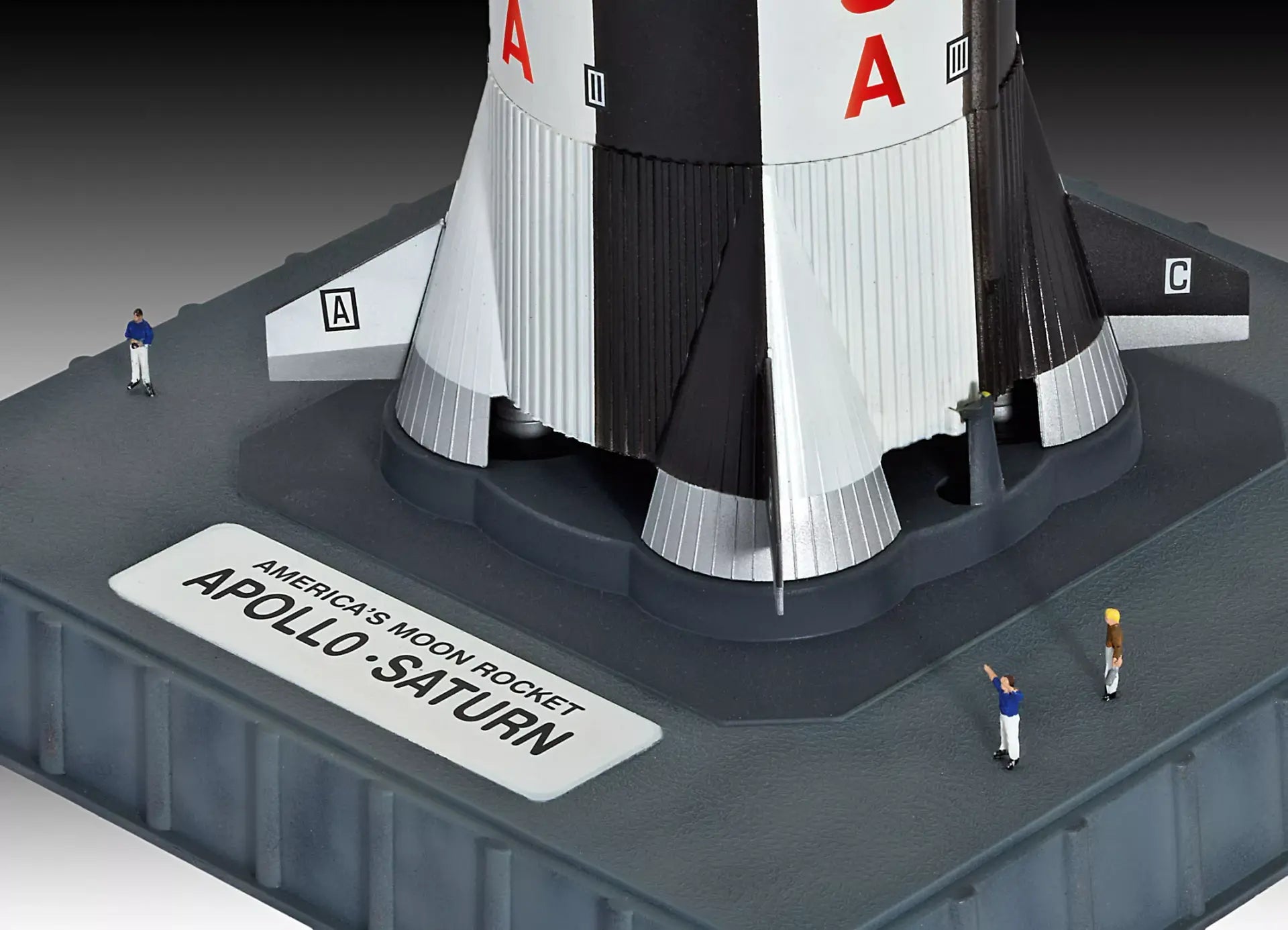Revell - Apollo Saturn V