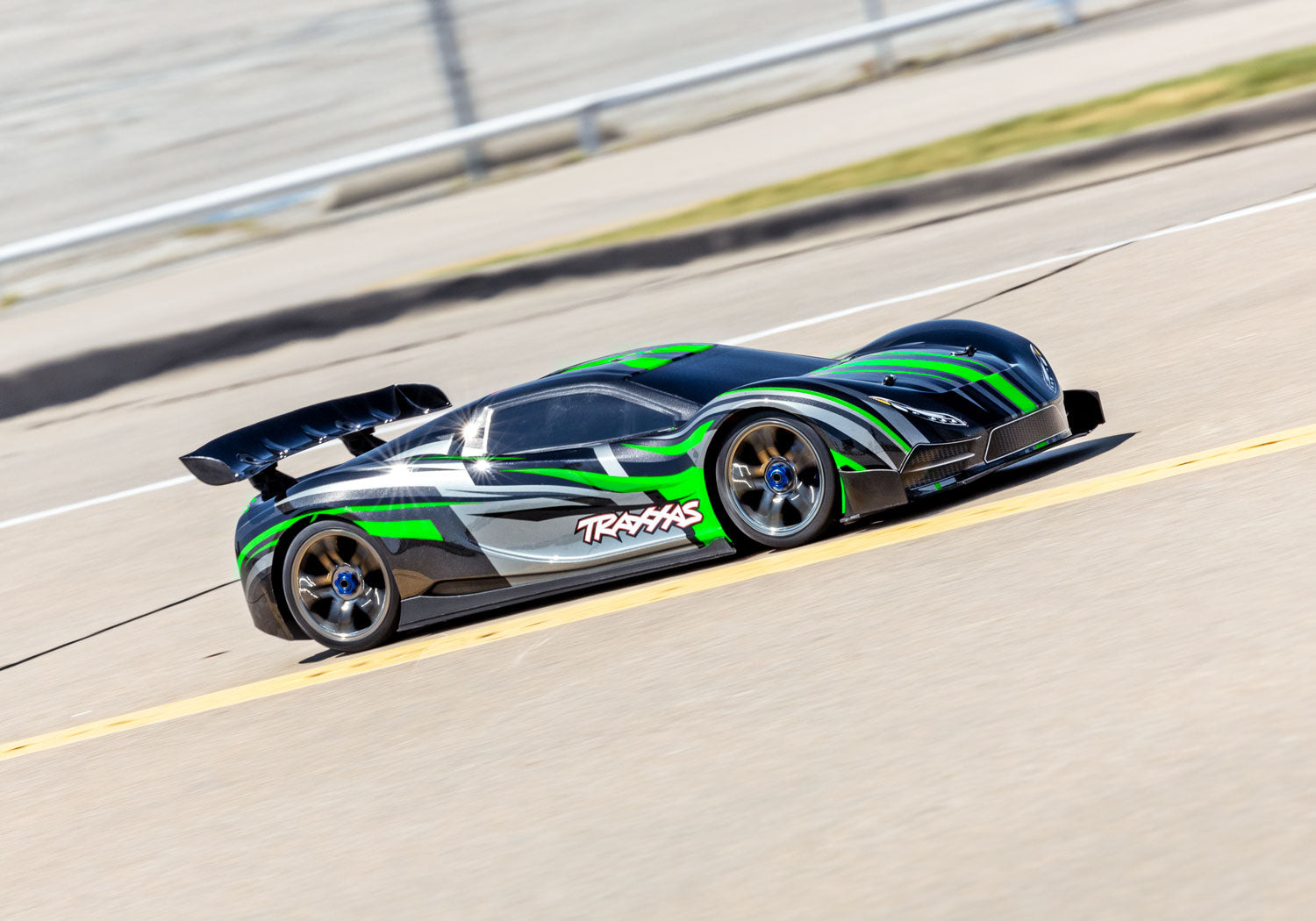 Traxxas - XO-1 1/7 RTR Electric 4WD On-Road Sedan, Verde