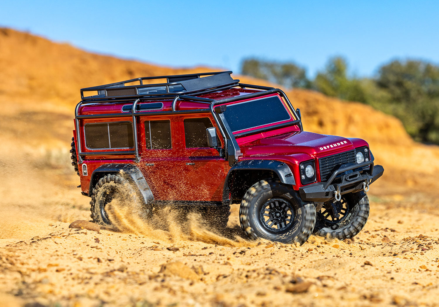 Traxxas - TRX-4 1/10 Scale & Trail Rock Crawler w/Land Rover Defender Body w/XL-5 ESC & TQi 2.4GHz Radio, Roja