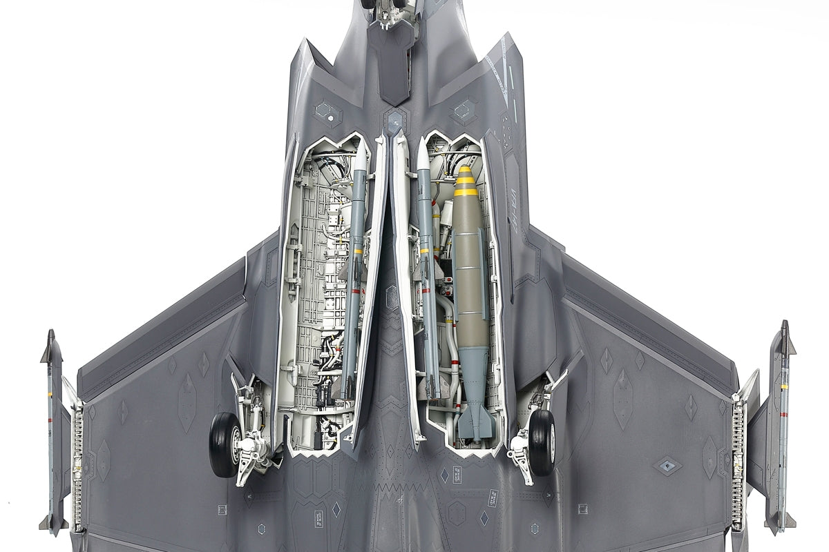 Tamiya - 1/48 Lockheed Martin F-35 C Lightning II Plastic Model Kit