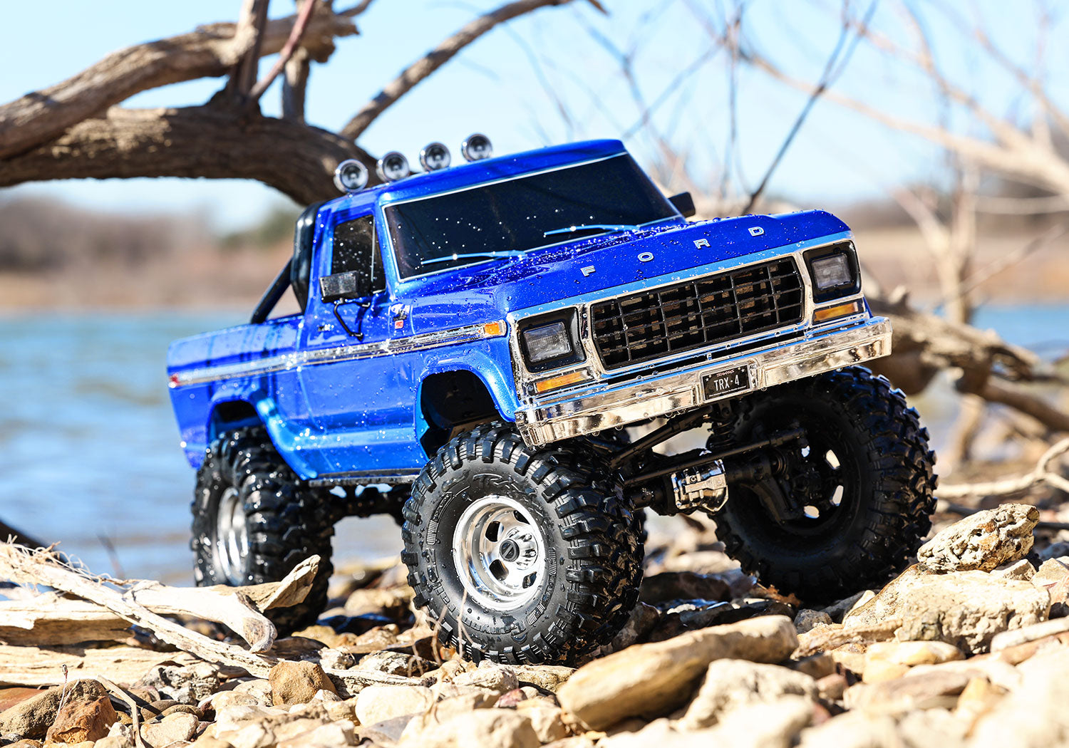 Traxxas - TRX-4 1/10 High Trail Edition RC Crawler w/'79 Ford F-150 Ranger XLT Body & TQi 2.4GHz Radio, Azul