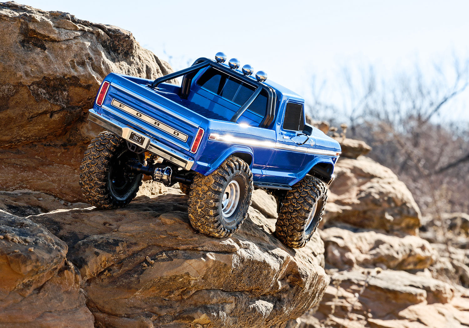 Traxxas - TRX-4 1/10 High Trail Edition RC Crawler w/'79 Ford F-150 Ranger XLT Body & TQi 2.4GHz Radio, Azul