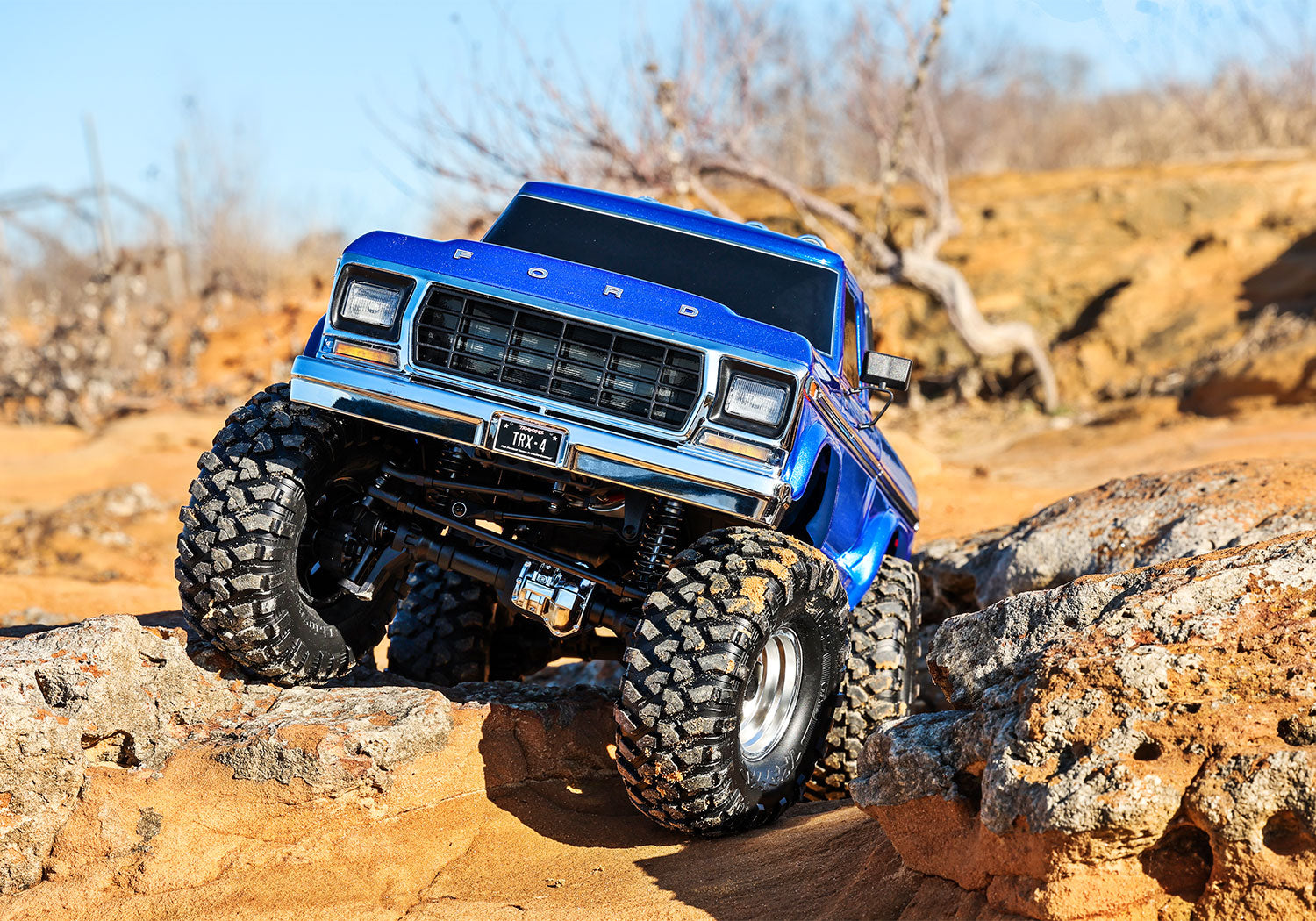 Traxxas - TRX-4 1/10 High Trail Edition RC Crawler w/'79 Ford F-150 Ranger XLT Body & TQi 2.4GHz Radio, Azul