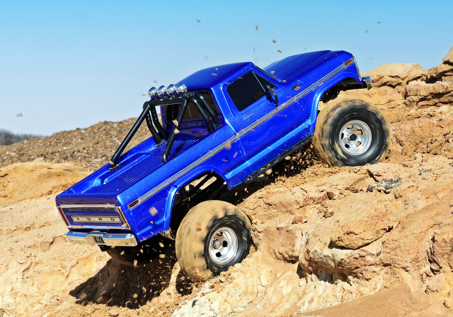 Traxxas - TRX-4 1/10 High Trail Edition RC Crawler w/'79 Ford F-150 Ranger XLT Body & TQi 2.4GHz Radio, Azul