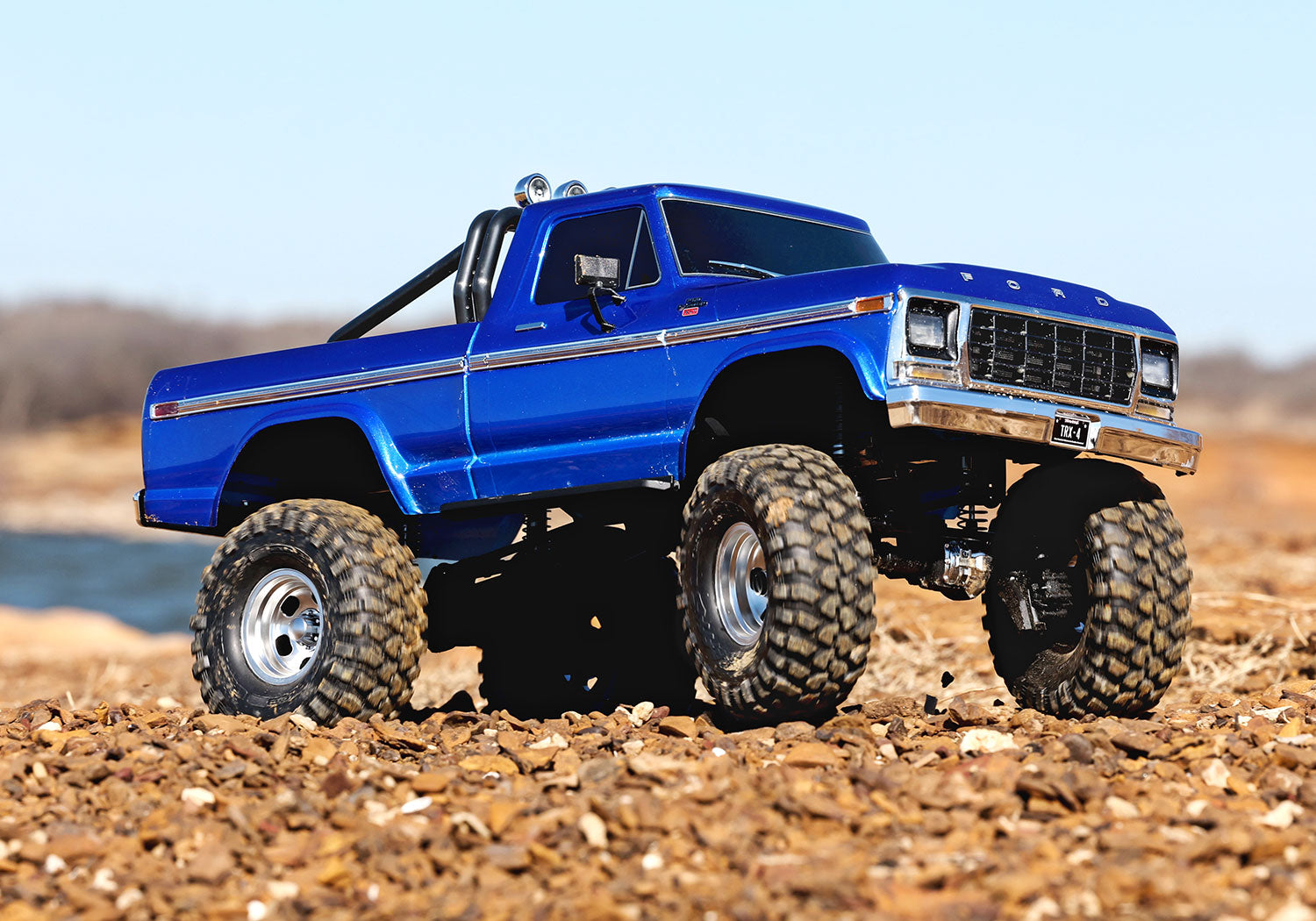 Traxxas - TRX-4 1/10 High Trail Edition RC Crawler w/'79 Ford F-150 Ranger XLT Body & TQi 2.4GHz Radio, Azul