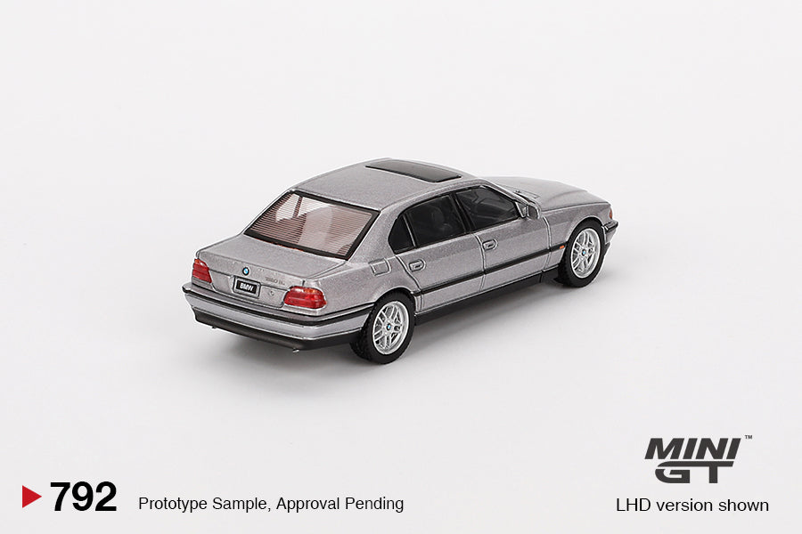 Mini GT - BMW 750IL Aspen Silver Metallic 1/64