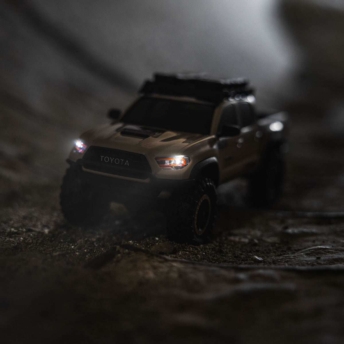 Axial - 1/30 SCX30 Toyota Tacoma TRD Pro 4X4 RTR, Overland Edition, Beige