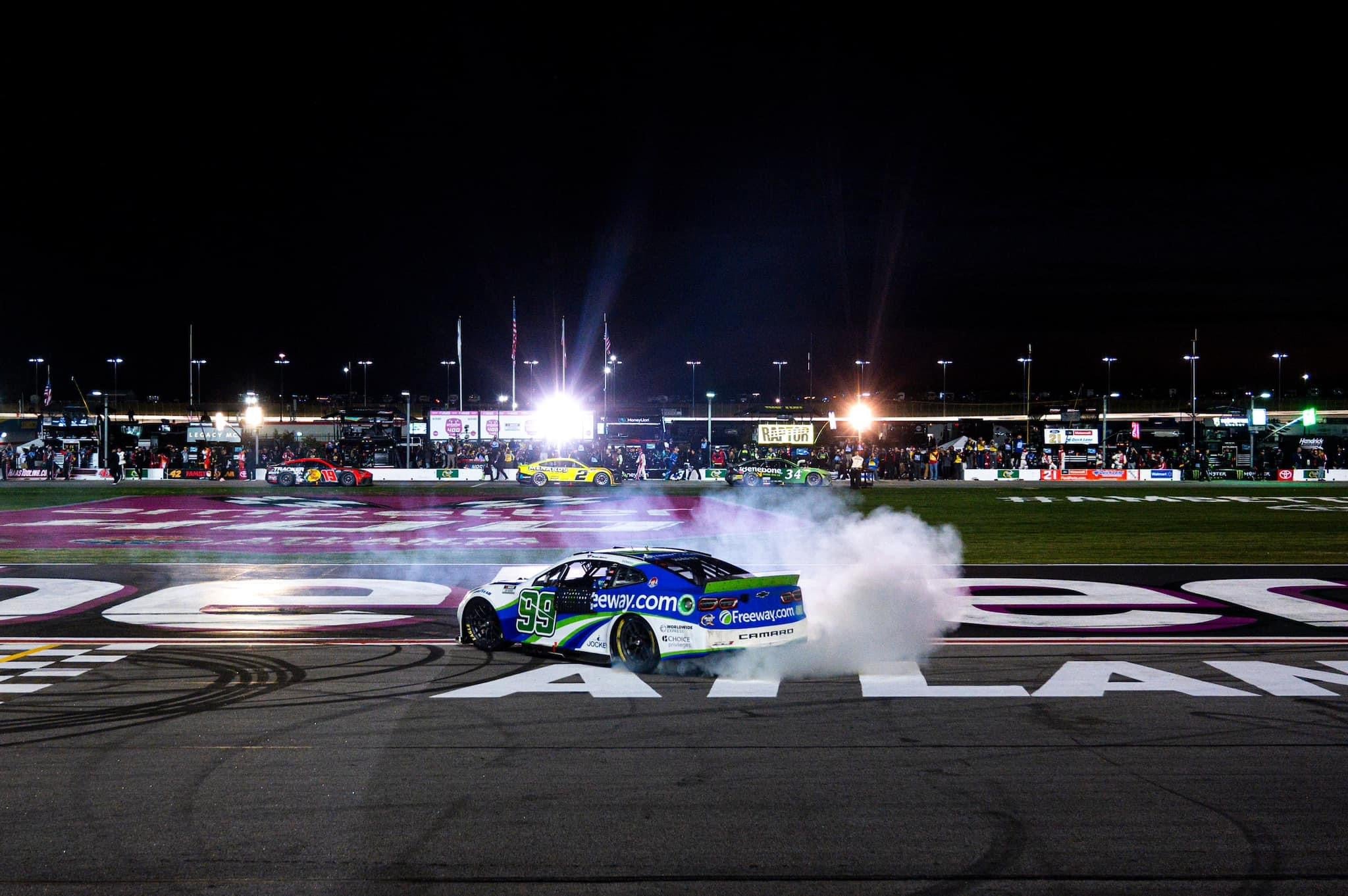 Lionel Racing - Daniel Suárez 2024 Freeway Insurance Atlanta Raced Win ARC DIECAST, escala 1:64