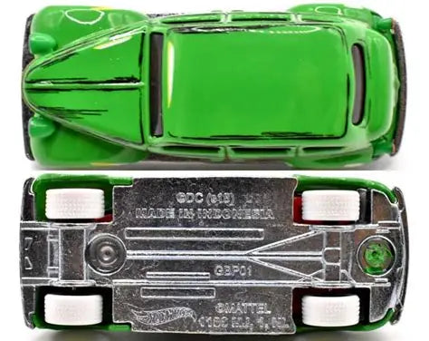 Mattel - Hot Wheels Premium Pop Culture Actions Comics #1 - Action Sedan /Berline