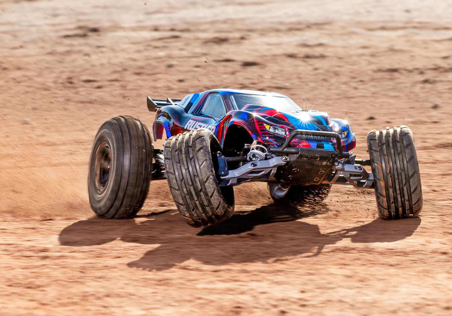 Traxxas - Rustler 2WD Brushless (Roja)