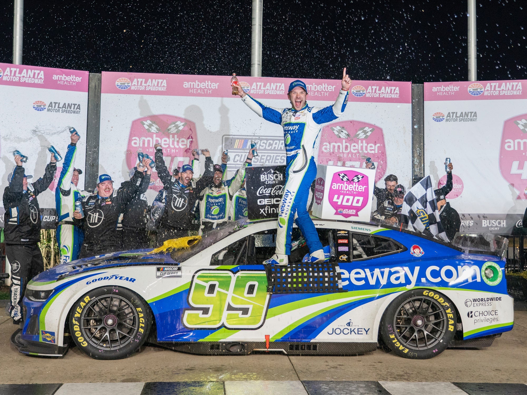 Lionel Racing - Daniel Suárez 2024 Freeway Insurance Atlanta Raced Win ARC DIECAST, escala 1:64