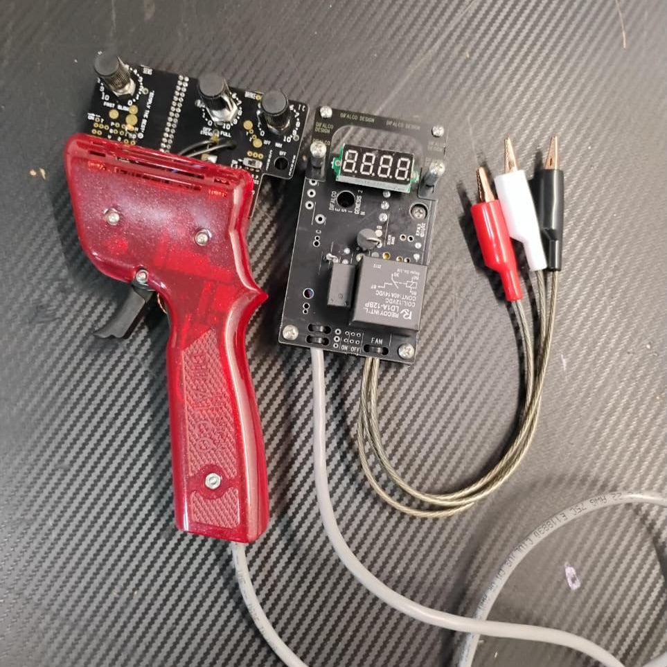 Difalco Desing - 1/32 Genesis HD30, 30 Band, Positive Polarity, w/ Traction Control + Voltimeter (RED)
