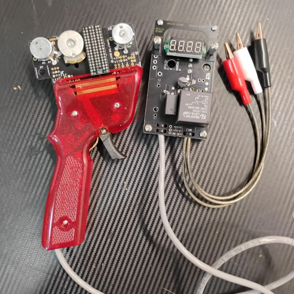 Difalco Desing - 1/32 Genesis HD30, 30 Band, Positive Polarity, w/ Traction Control + Voltimeter (RED)