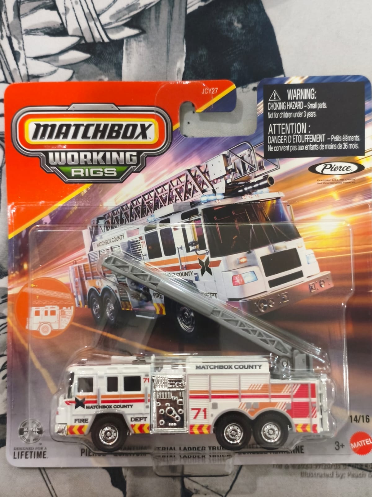 Mattel - Matchbox Working Rigs - Pierce Quantum Aerial Ladder Truck / Echelle Aerienne