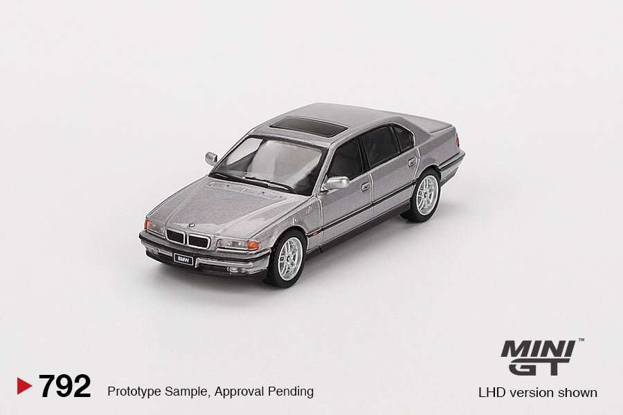 Mini GT - BMW 750IL Aspen Silver Metallic 1/64
