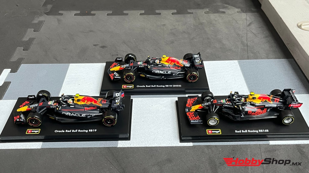Bburago - Combo: Sergio Checo Pérez Red Bull Racing Rb16B Rb18 Y Rb19 #11 Escala 1:43 En Existencia