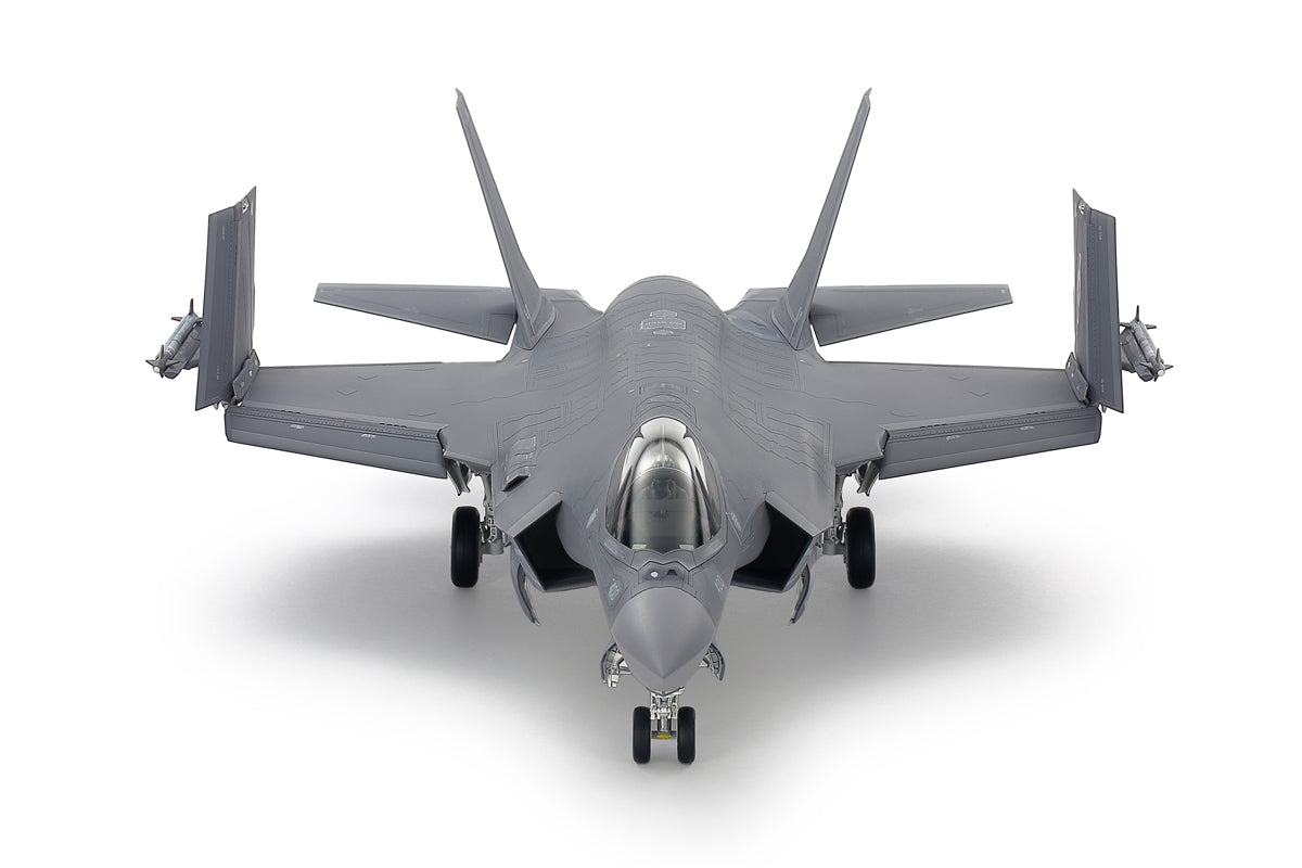 Tamiya - 1/48 Lockheed Martin F-35 C Lightning II Plastic Model Kit