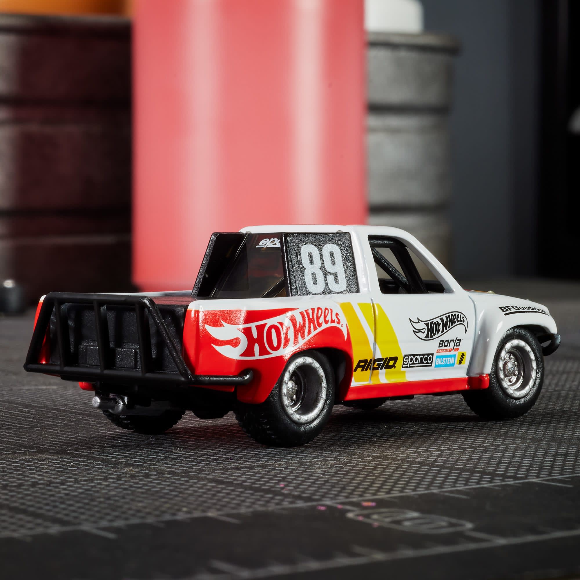 Mattel - Hot Wheels Elite 64 1989 Toyota HiLux Stadium Truck