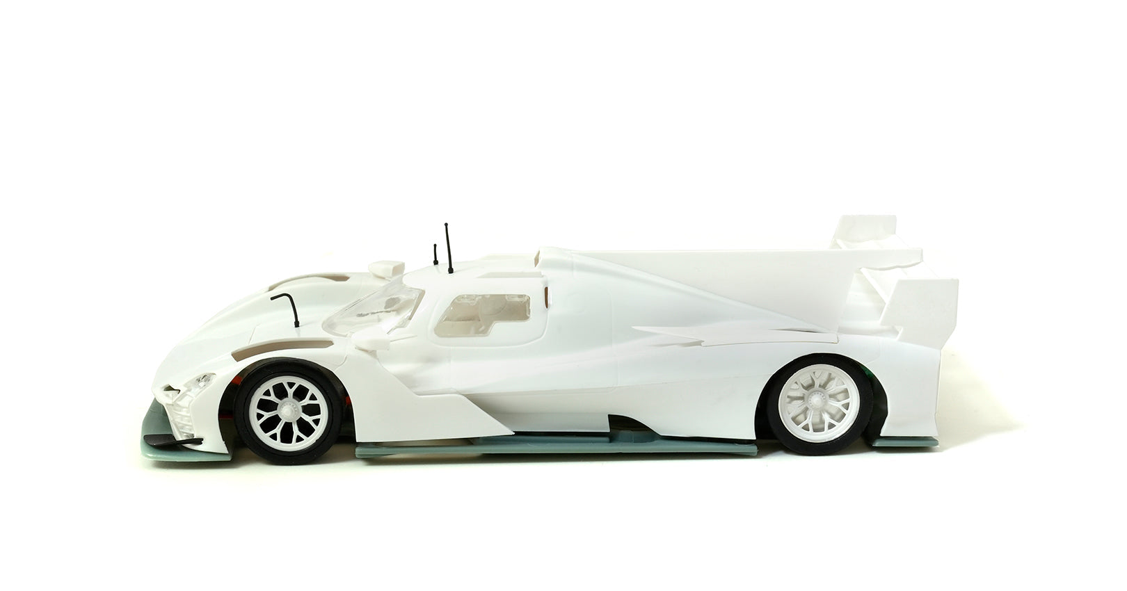 ScaleAuto - Cadillac V-LMdH Hypercar White Racing Kit Anglewinder RT4