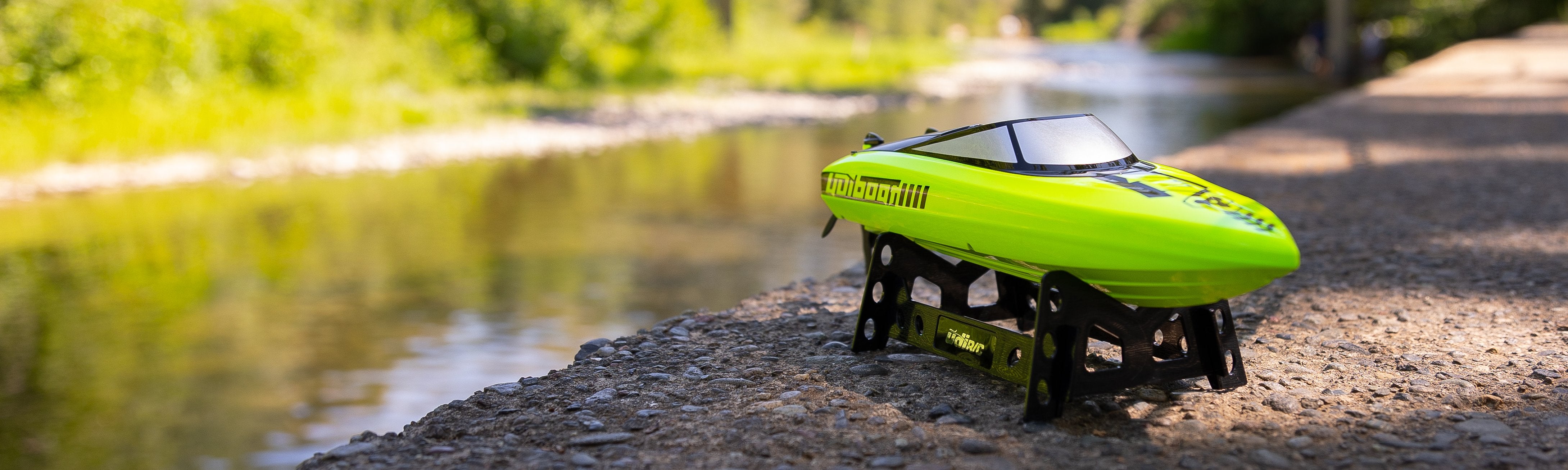 UDI RC - Ginsu Shark 13" High Performance Self-Righting RTR Electric Boat w/2.4GHz Radio, Battery & Charger