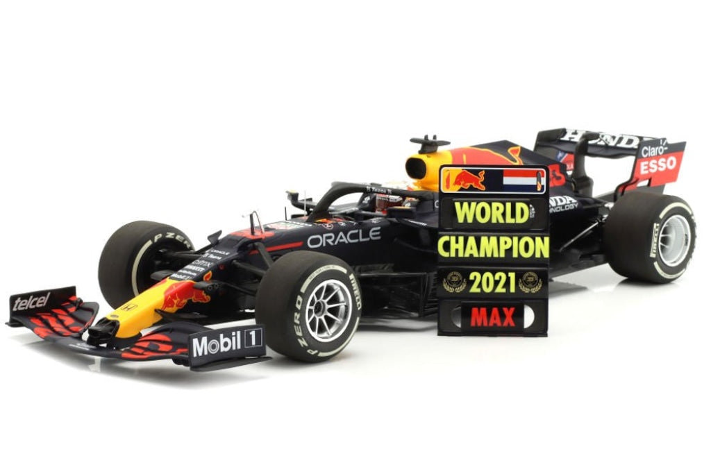 Minichamps - Red Bull F1 Rb16B Honda Ra620H Team Aston Martin #33 Winner Abu Dhabi Gp With Pit Board