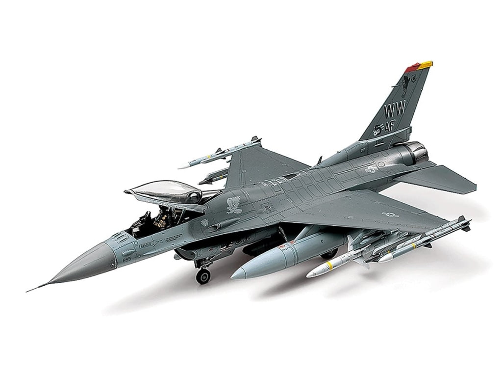 Tamiya - 1/48 Lockheed Martin F-16Cj Plastic Model Airplane Kit En Existencia