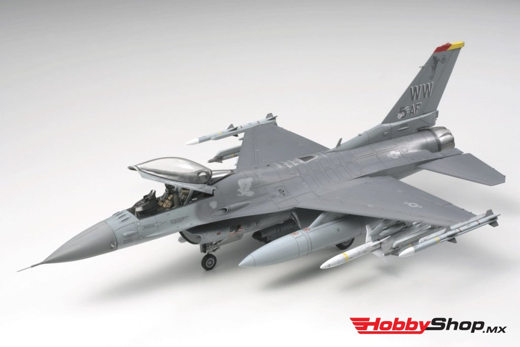 Tamiya - 1/48 Lockheed Martin F-16Cj Plastic Model Airplane Kit En Existencia