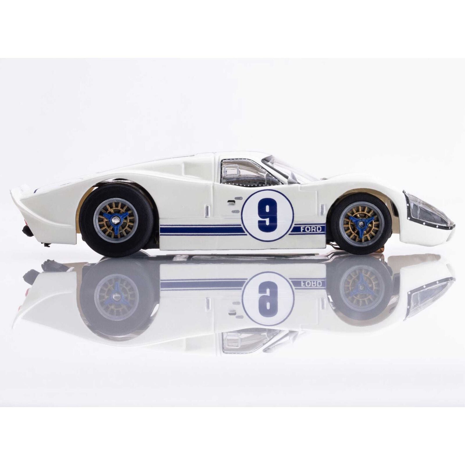 AFX - Ford GT40 Mark IV #9 Slot Car, White, Escala 1/64