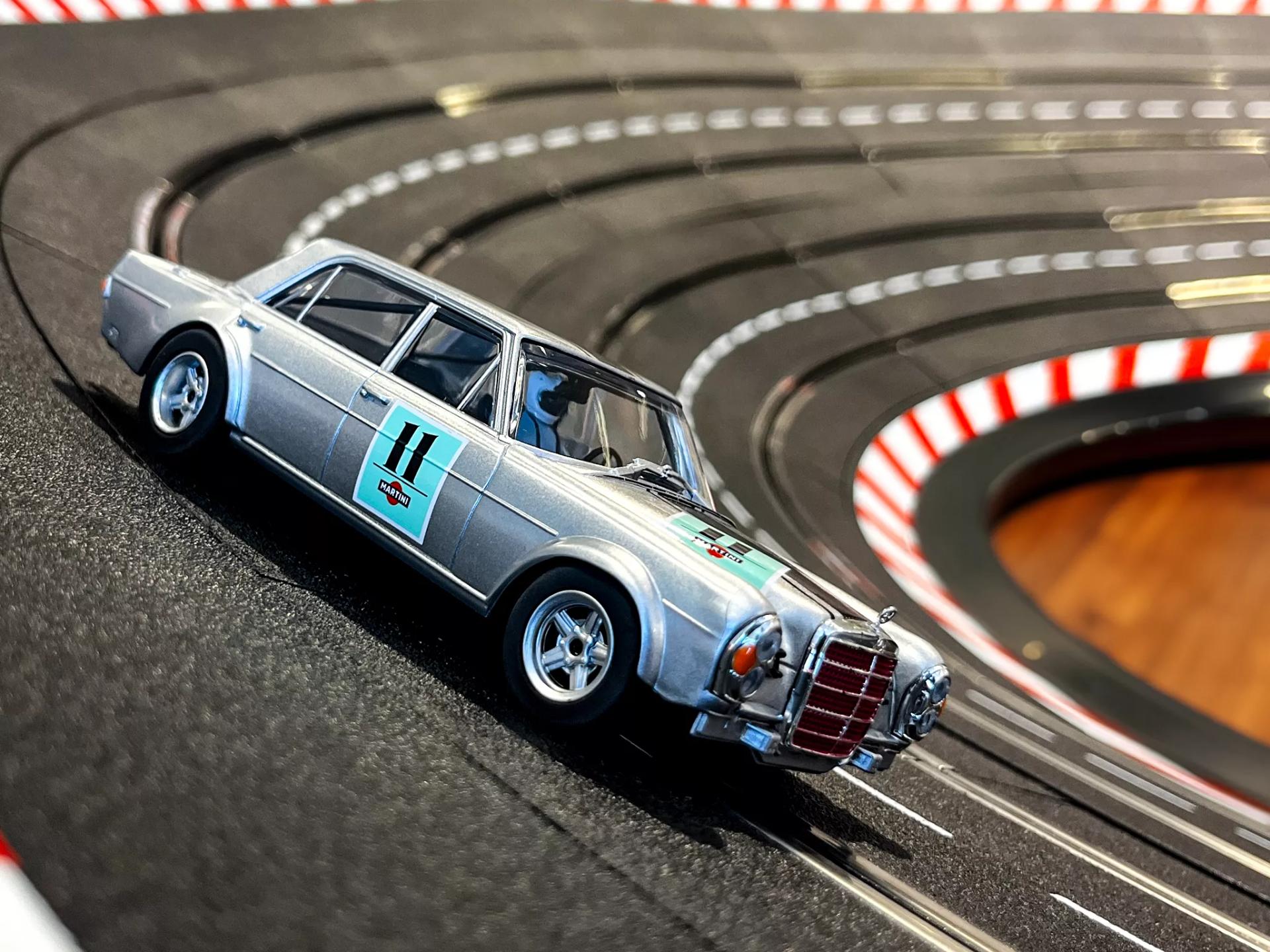 Carrera - Mercedes-Benz 300 SEL 6.3 AMG "Preis der Nationen 1970, No.11" - Digital, escala 1/32