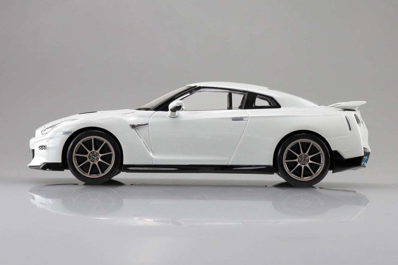 Aoshima Model Kits - 1/32 Snap Kit #03-BW Nissan R35 GT-R 2024 (Brilliant White Pearl)