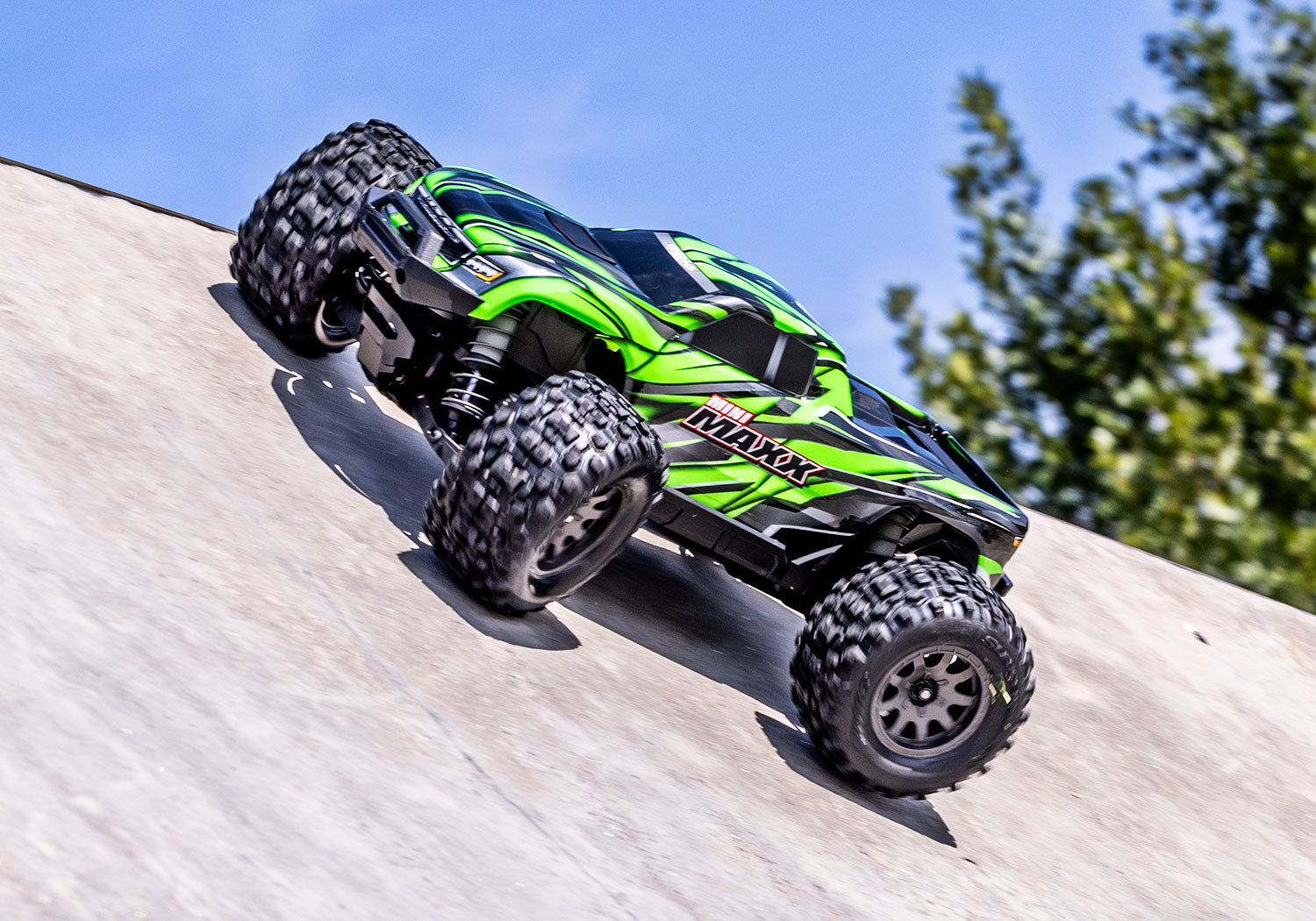 Traxxas - Mini Maxx® Brushless 1/16 4WD RTR Monster Truck w/TQ™ 2.4Ghz Radio, Battery & Charger, Verde