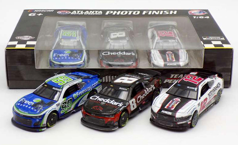 Lionel Racing - Three-Wide Thriller in Atlanta ARC 3 Car Set, escala 1:64