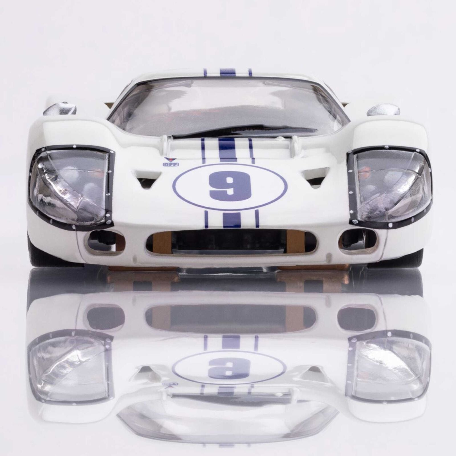 AFX - Ford GT40 Mark IV #9 Slot Car, White, Escala 1/64