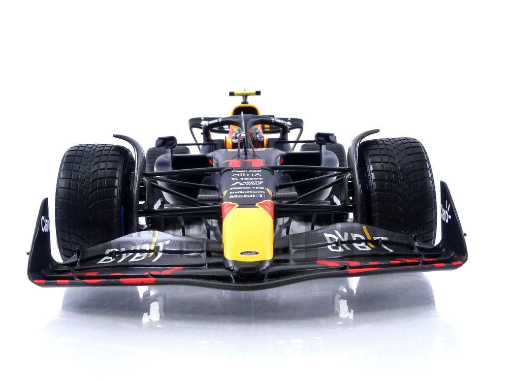 Minichamps - Red Bull - F1 RB18 Team Oracle Red Bull Racing #11 Winner Monaco GP With Rain Tires 2022 Sergio Pérez, escala 1:18