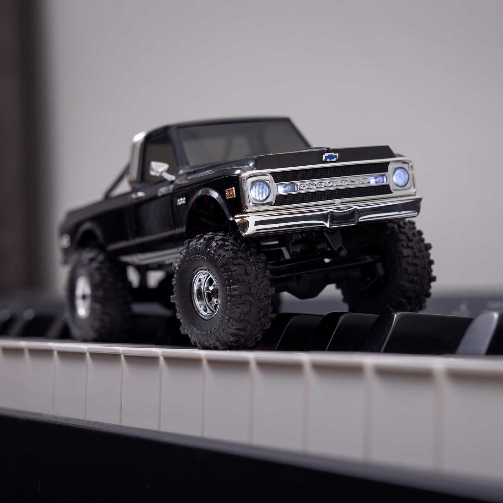 Axial - 1/30 Axial SCX30 Chevrolet K10 (Battery & Charger Included), Negra