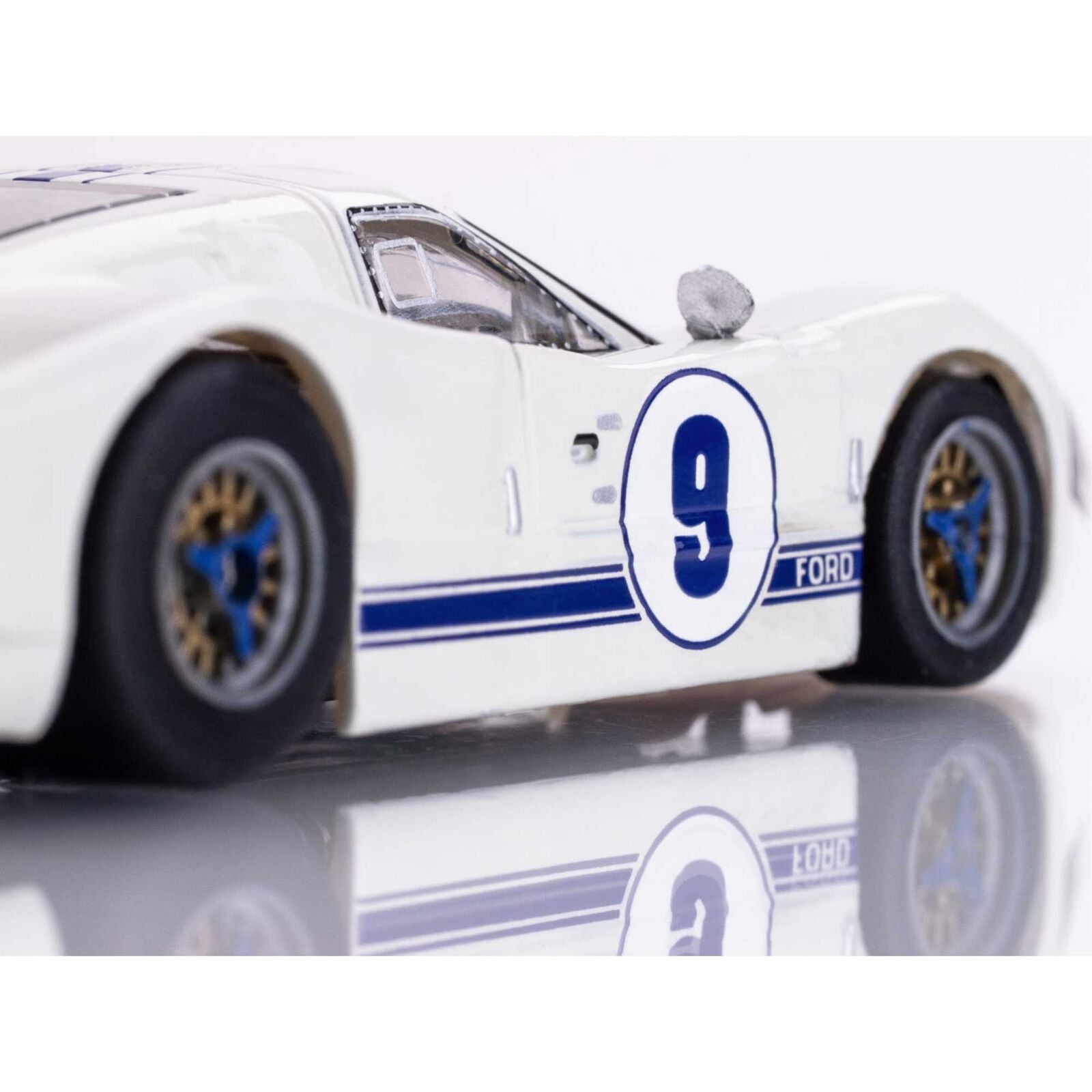 AFX - Ford GT40 Mark IV #9 Slot Car, White, Escala 1/64