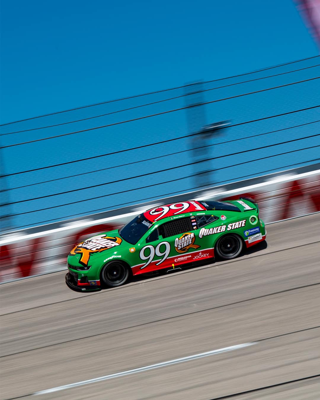 Lionel Racing - Daniel Suárez 2024 Quaker State THROWBACK ARC DIECAST, escala 1:64