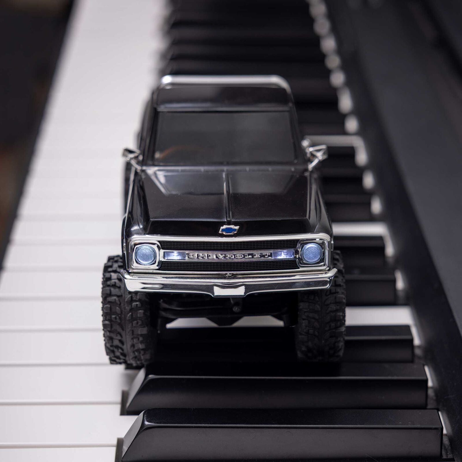 Axial - 1/30 Axial SCX30 Chevrolet K10 (Battery & Charger Included), Negra