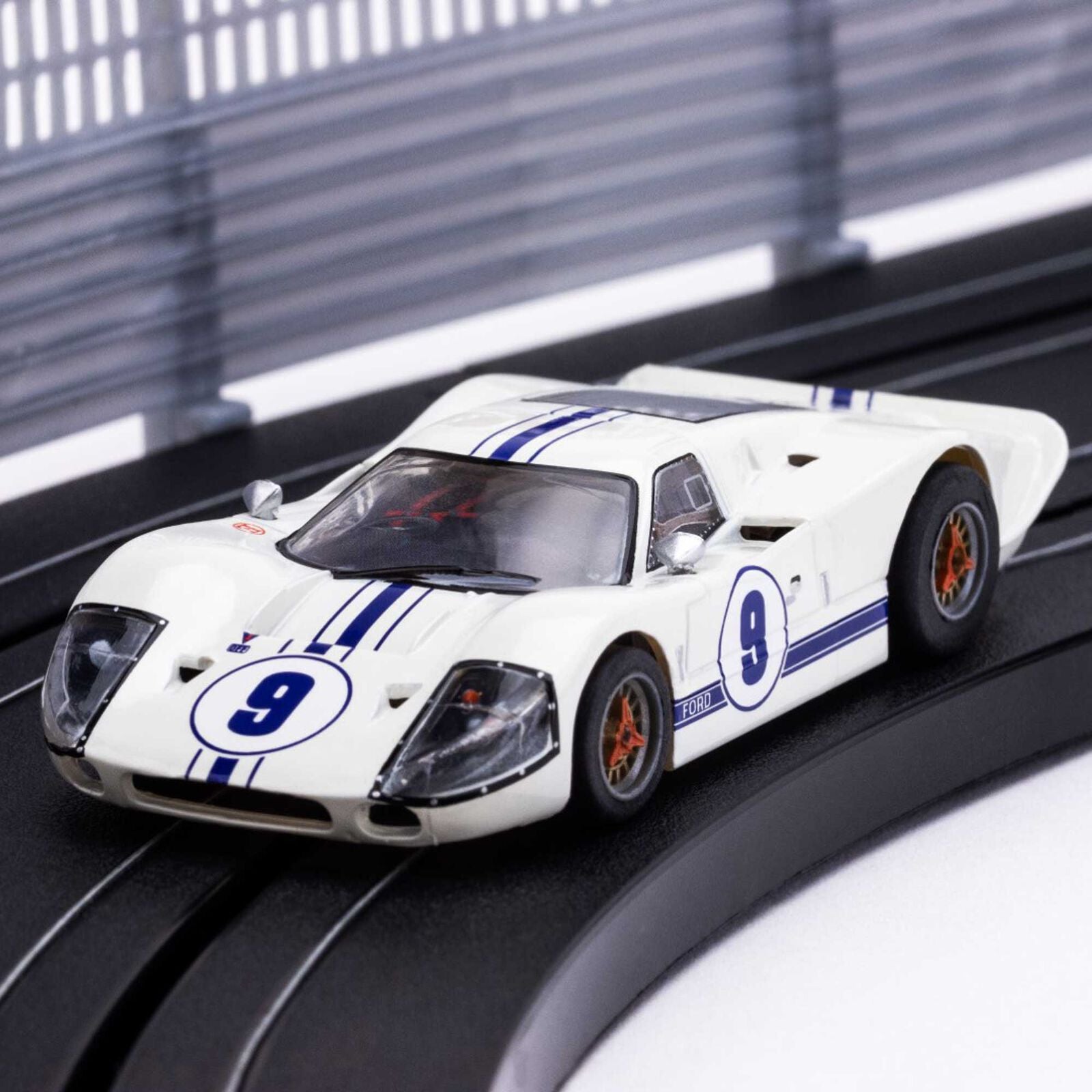 AFX - Ford GT40 Mark IV #9 Slot Car, White, Escala 1/64